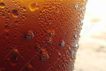 玻璃杯结露示意